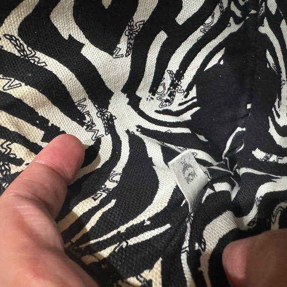 MCM Visetos Liz Shopper Tote Pouch - Picture 11 of 12